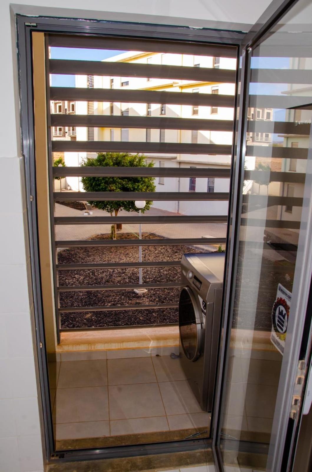 Apartamento T2 Equipado E Aconchegante. Прая Екстериор снимка